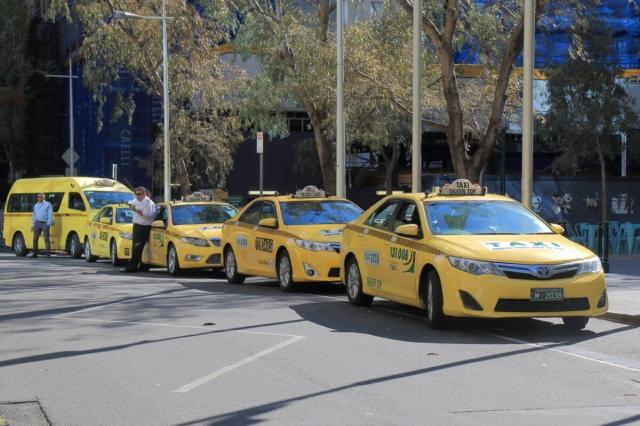 Discover the Advantages of Maxi Taxis at Melbourne Airport
